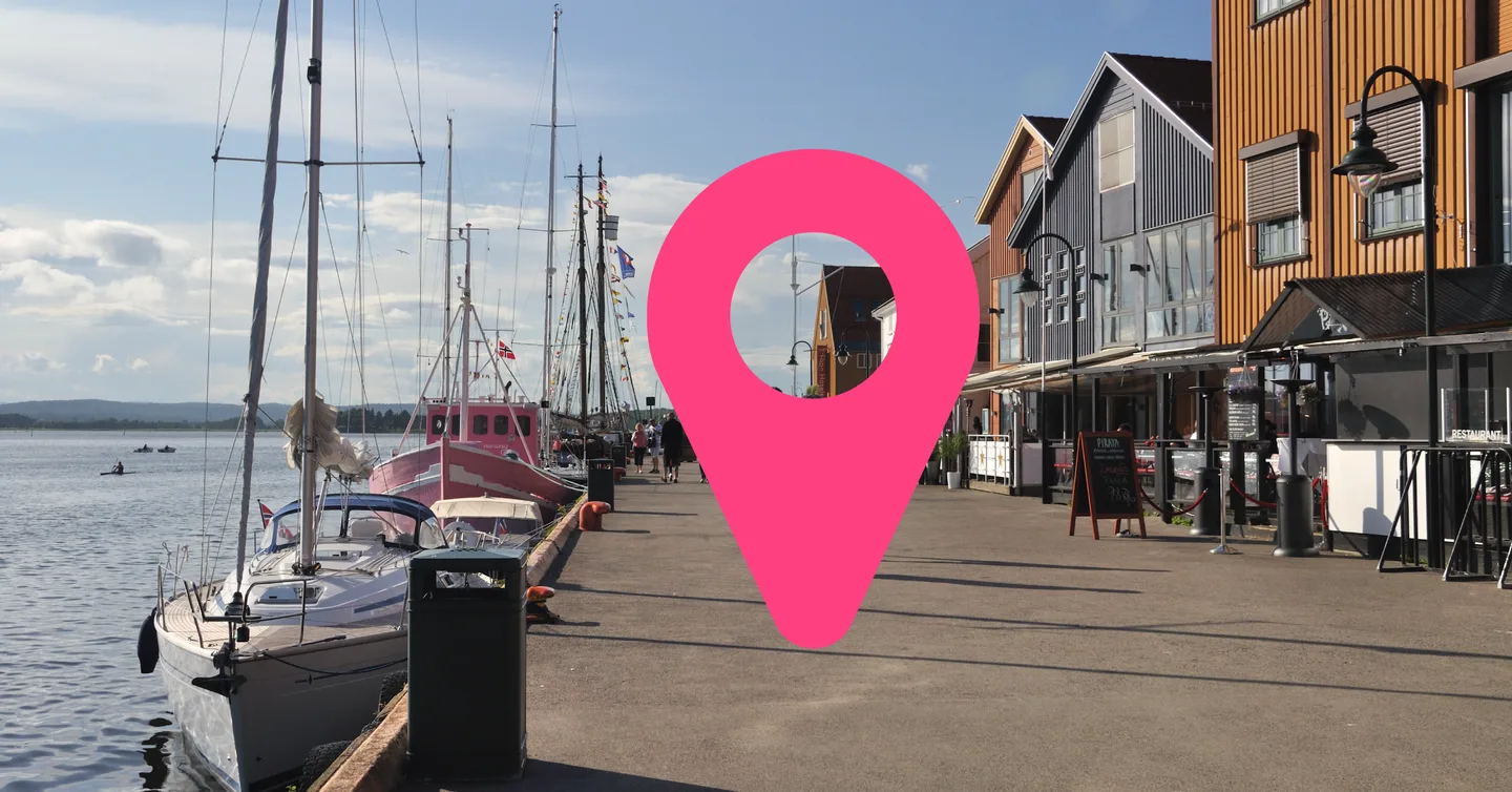 A location marker above the Tønsberg waterfront, illustrating geographic targeting.